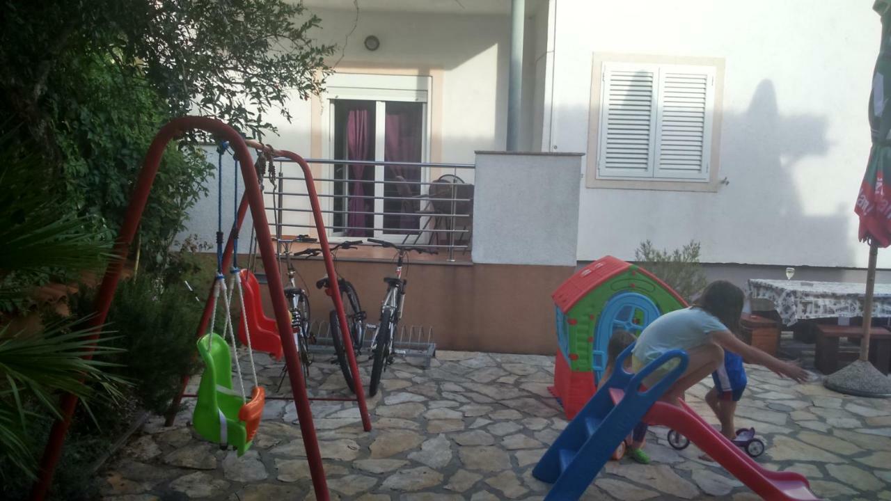 Apartments Lola Biograd Na Moru Exterior foto