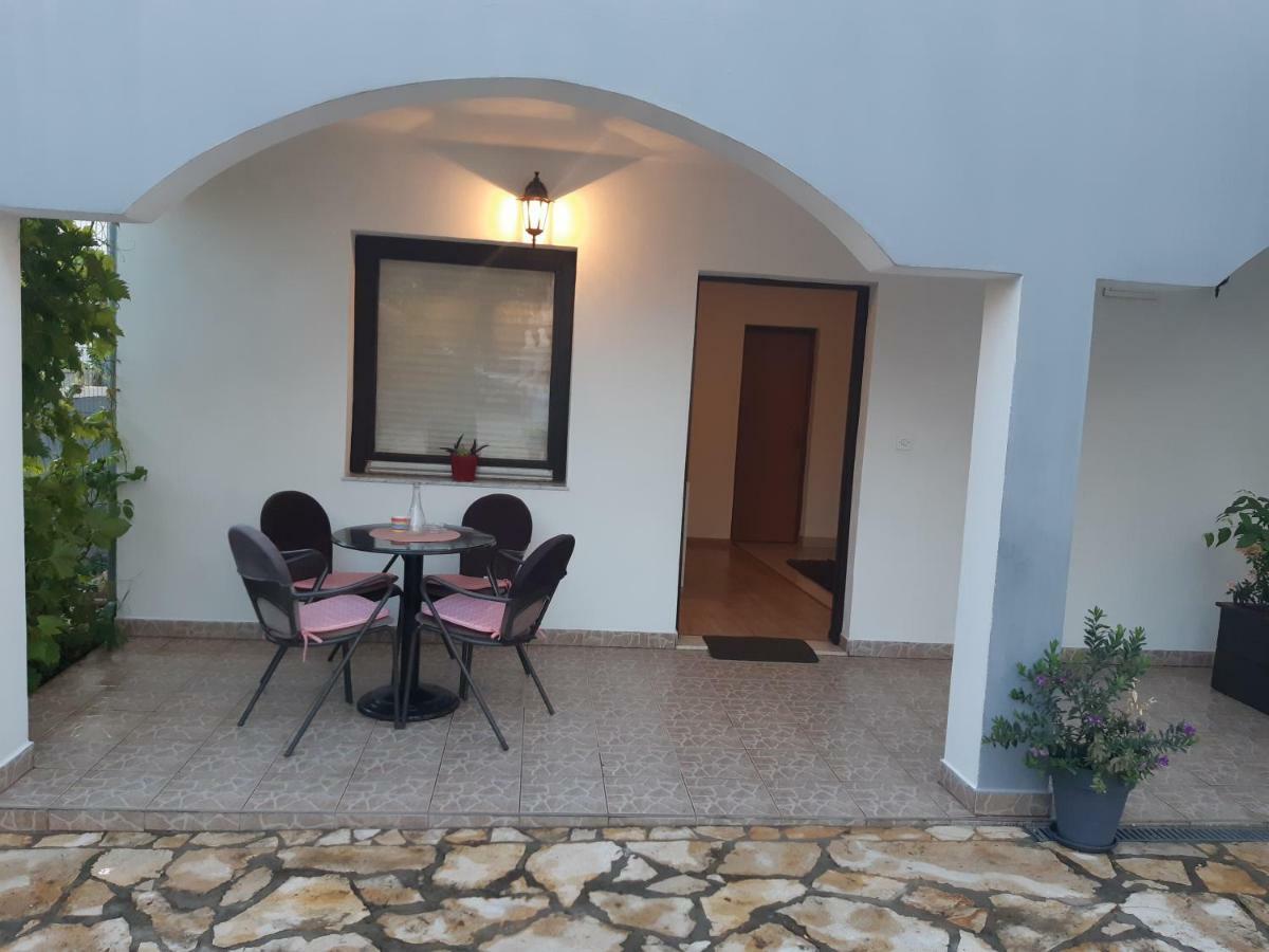 Apartments Lola Biograd Na Moru Exterior foto